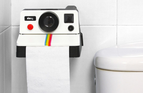 Porta-rollos con forma de máquina Polaroid