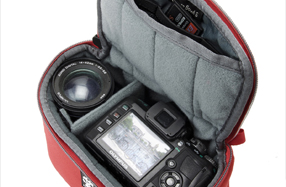 Funda de neopreno Crumpler para guardar la cámara en el bolso