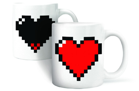 Taza con un corazón pixelado sensible al calor ;)