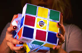 Cubo de rubik: juego y lámpara 2 en 1