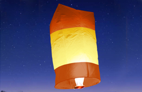 Farolillos voladores rojos y amarillos