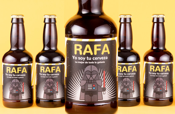Pack de cerveza personalizada. Modelo Friki
