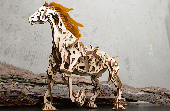 Caballo mecánico de madera para construir