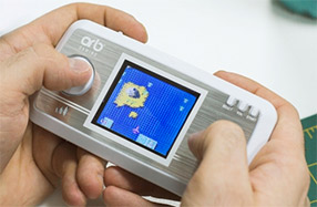 Videoconsola de bolsillo con juegos retro