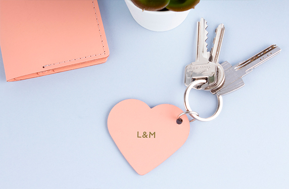 Llavero romántico de cuero personalizado