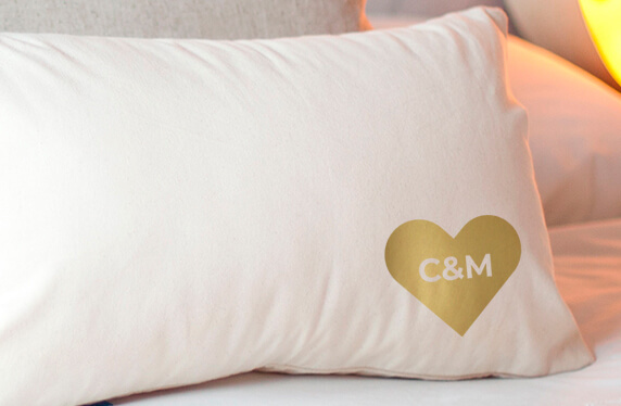 Cojín personalizado en foil para parejas