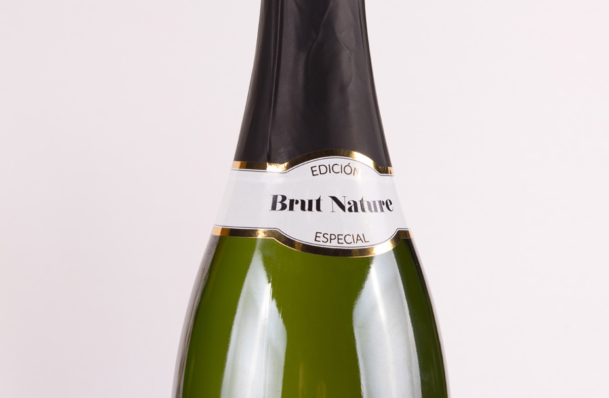 Vino espumoso personalizado para recién casados