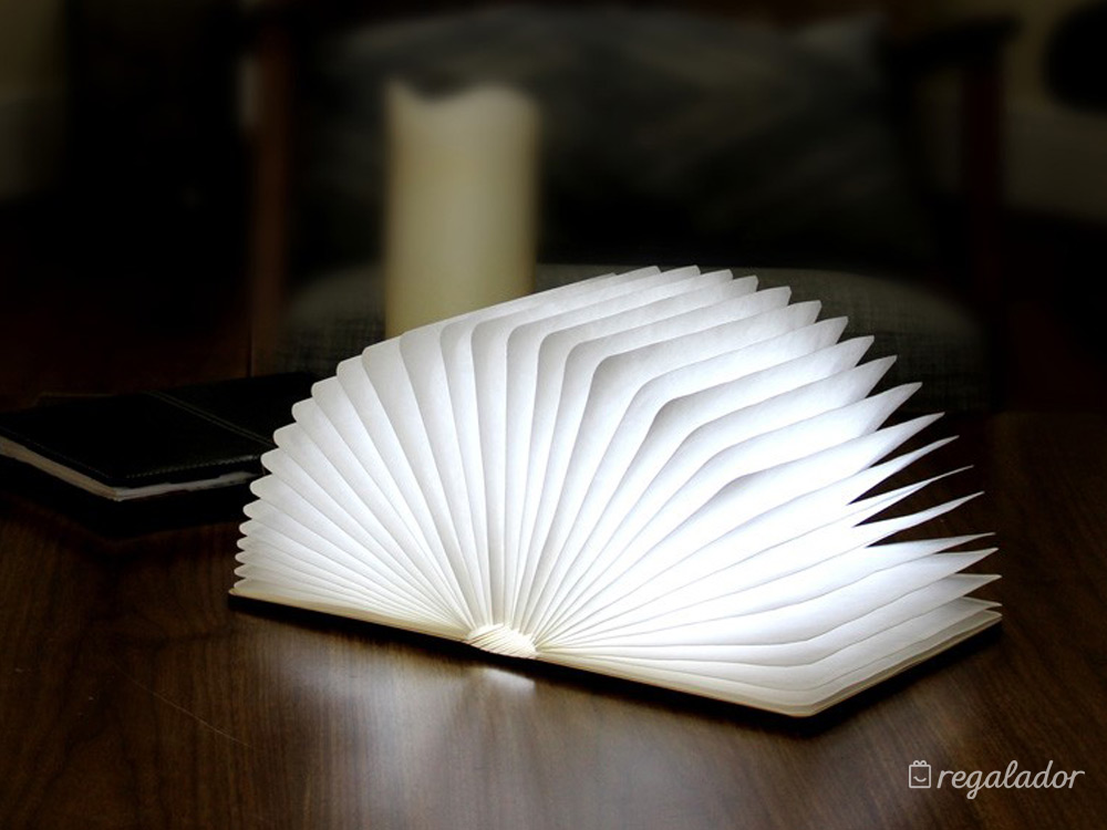 El libro que se transforma en una lámpara