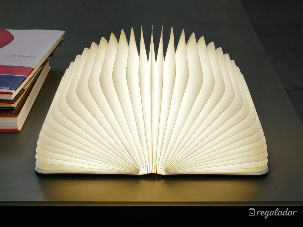 El libro que se transforma en una lámpara