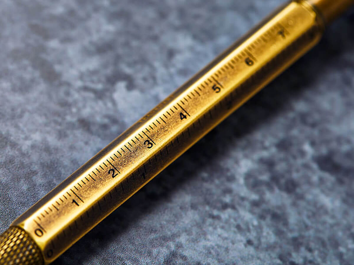 El bolígrafo multiusos 6 en 1