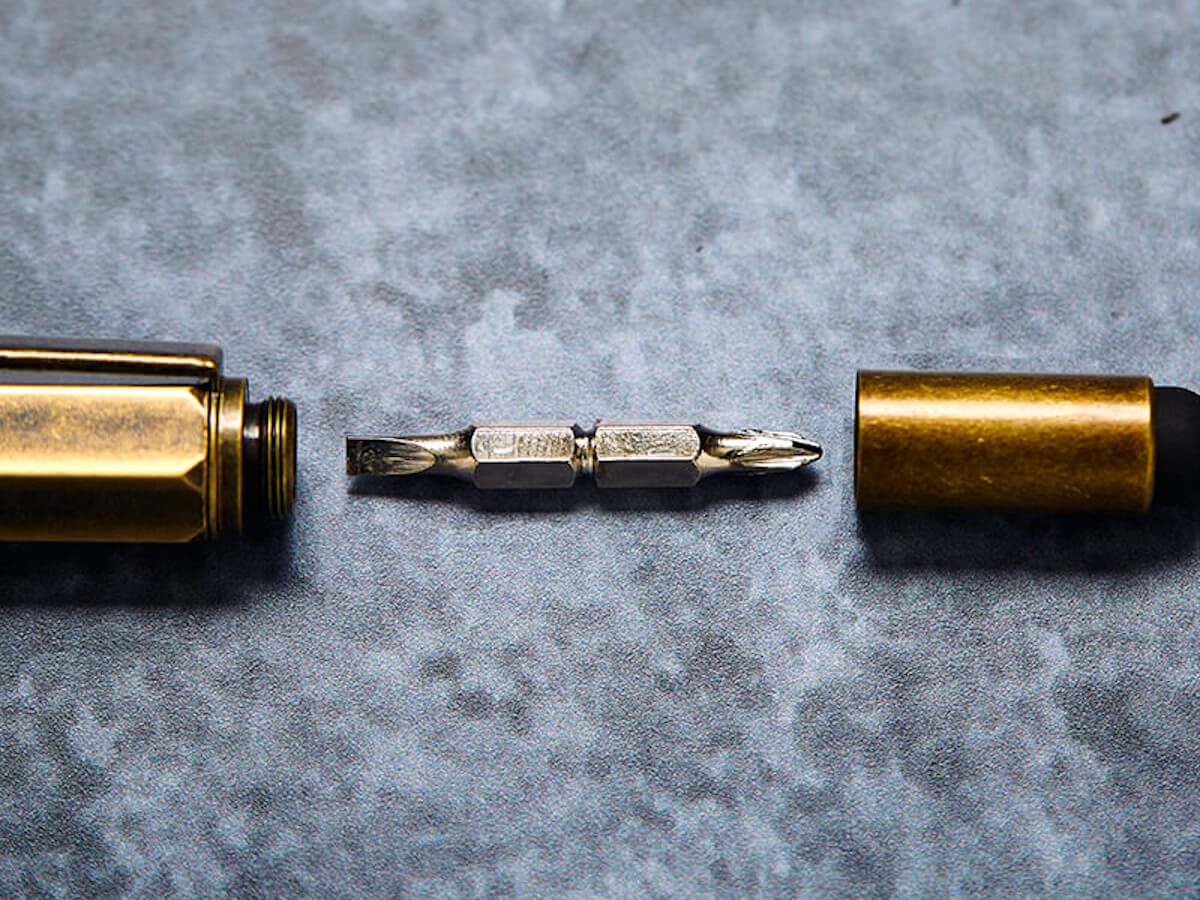 El bolígrafo multiusos 6 en 1