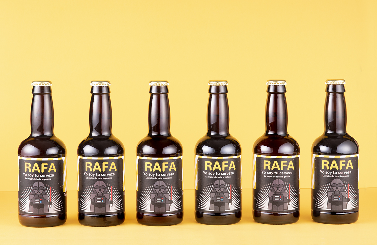 Pack de cerveza personalizada. Modelo Friki