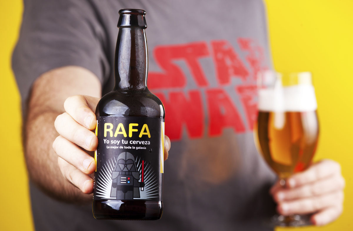 Pack de cerveza personalizada. Modelo Friki