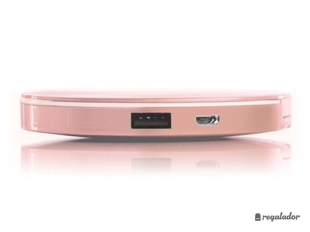 El único espejo con luz que carga el móvil