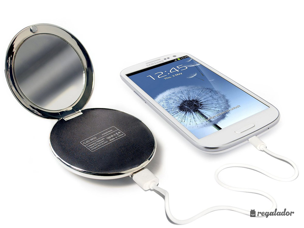 El único espejo con luz que carga el móvil