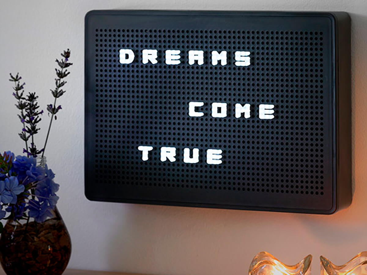 Tablero de letras con luz para dejar mensajes