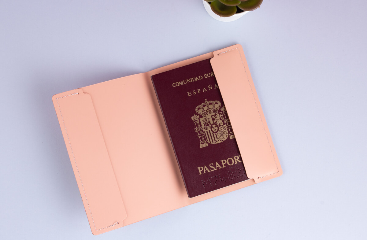 Funda personalizada de cuero para el pasaporte